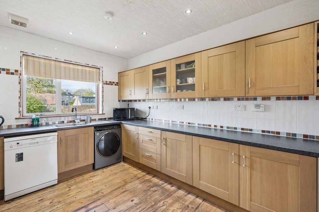 Additional image 8 of 3 bed detached bungalow to rentBlinkbonny Road, Falkirk, Stirling FK1