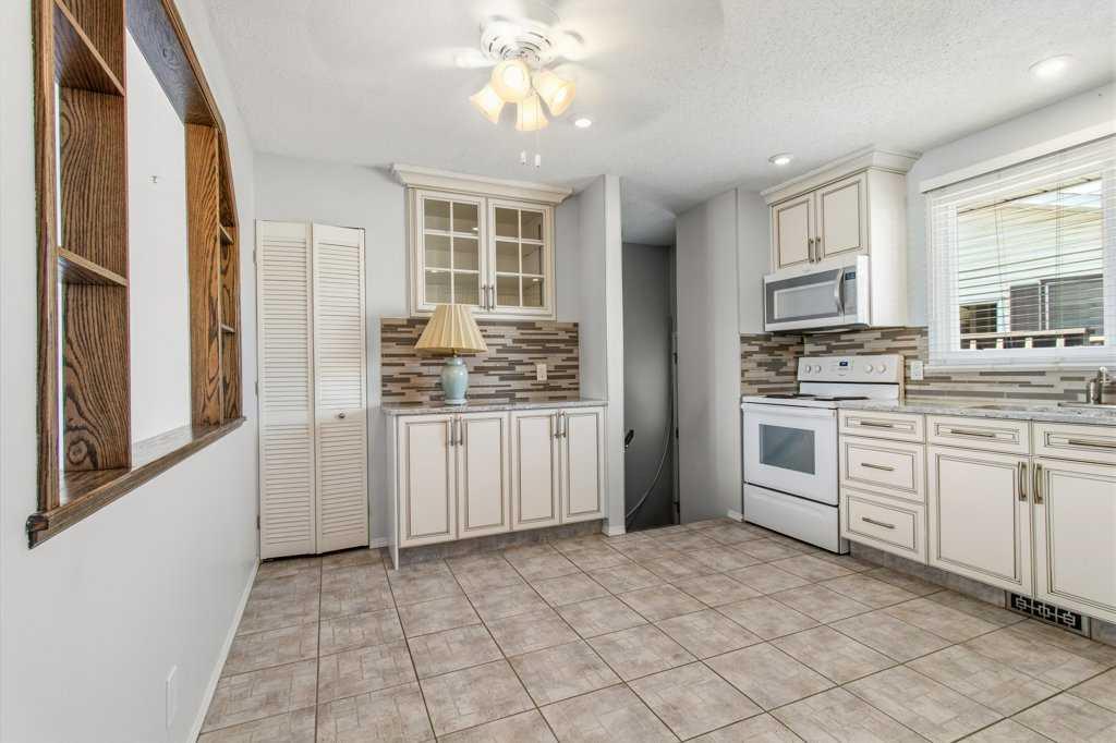 Additional image 3 of 40 Neal Close, Red Deer, AB, T4P 1N4