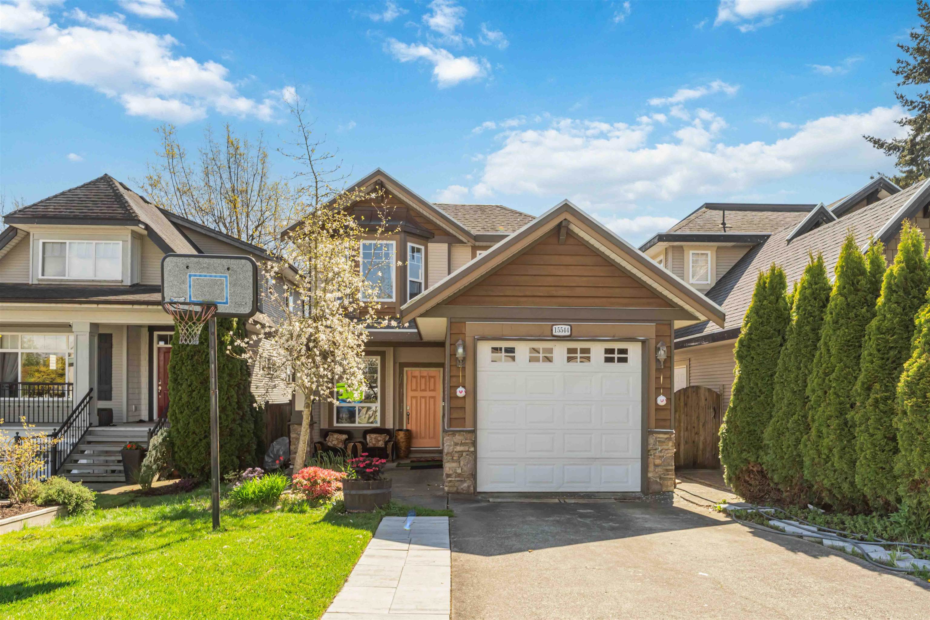 15544 Russell Avenue, White Rock, BC, V4B 2R3