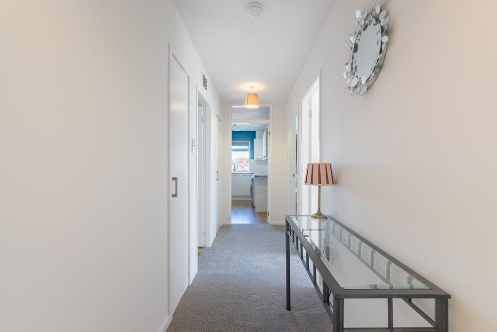 2 bed flat to rentDarroch Park, Cults AB15 photo 4