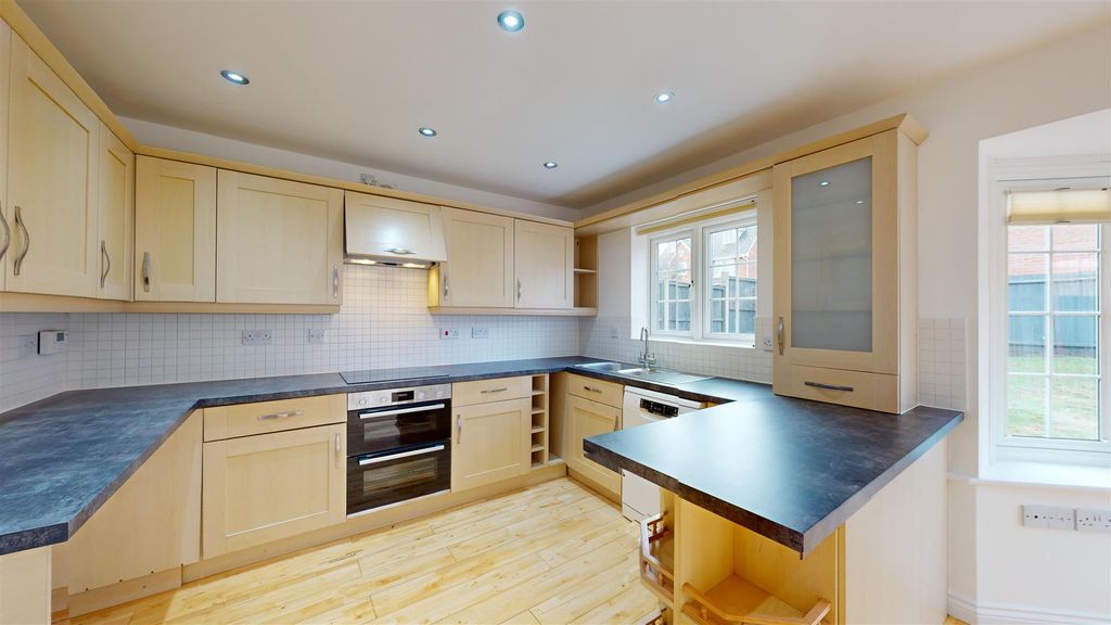 Additional image 2 of 4 bed detached house to rentHighgrove Gardens, Stamford PE9