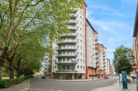 Lower Canal Walk, Southampton SO14, Studio to rent