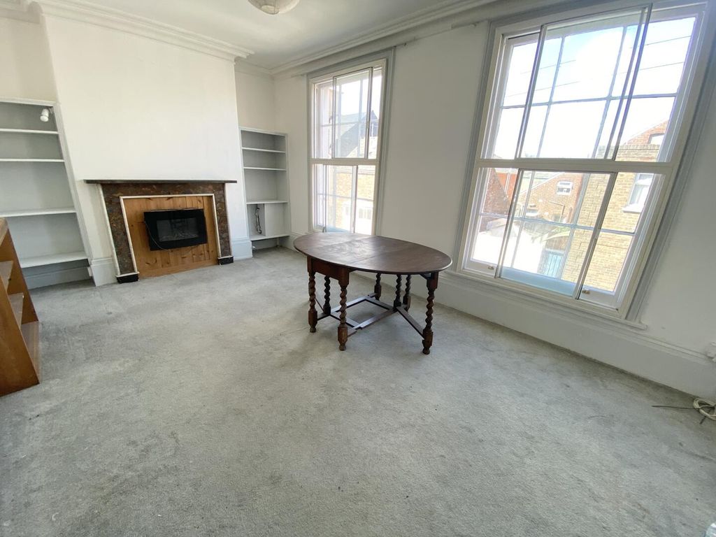 Additional image 2 of 3 bed maisonette to rentChapel Street, Newport PO30
