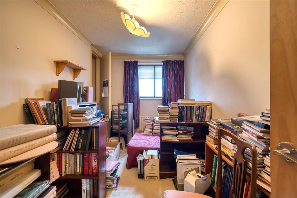 Additional image 6 of 2 bed flat for saleQueen Street, Gillingham SP8