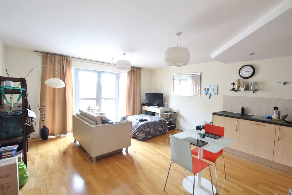 Additional image 2 of 1 bed flat to rentRoyal Parade, 2-7 Elmdale Road, Tyndalls Park, Bristol BS8