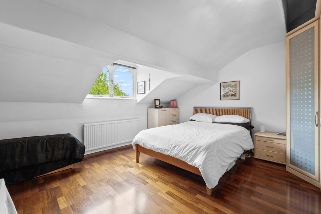 Additional image 5 of 2 bed flat for saleDaveylands, Wilmslow, Cheshire SK9