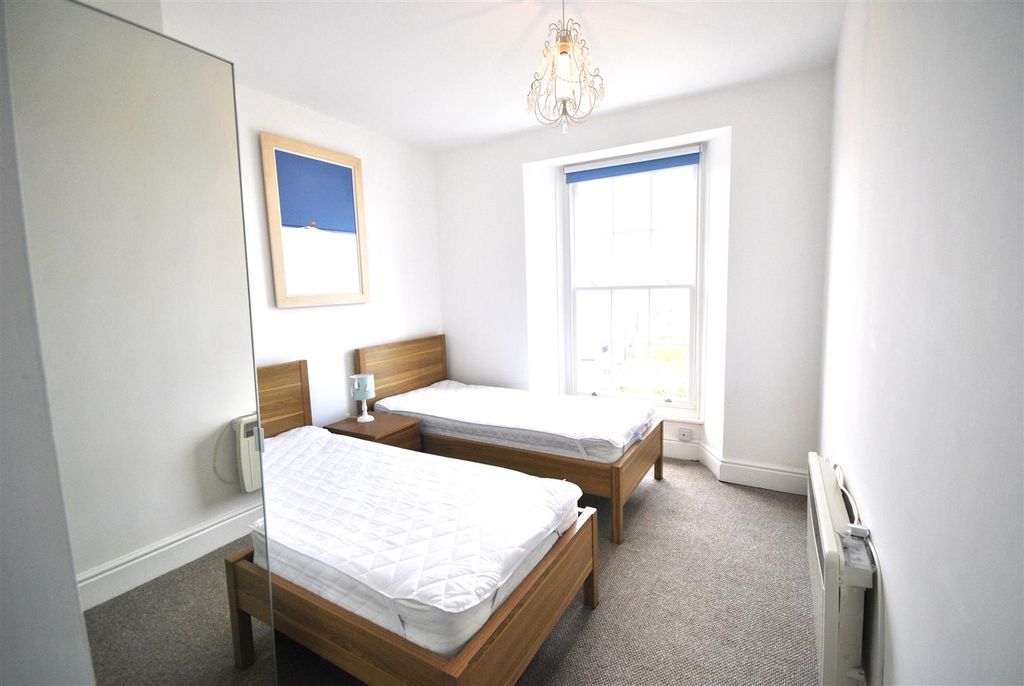 Additional image 8 of 2 bed flat to rentThe Esplanade, Tenby SA70