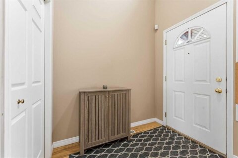 Additional image 8 of 21 Panamount Crescent NW, Calgary, AB, T3K 5L7