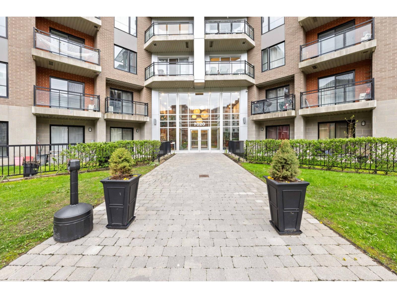 7020 Rue Allard