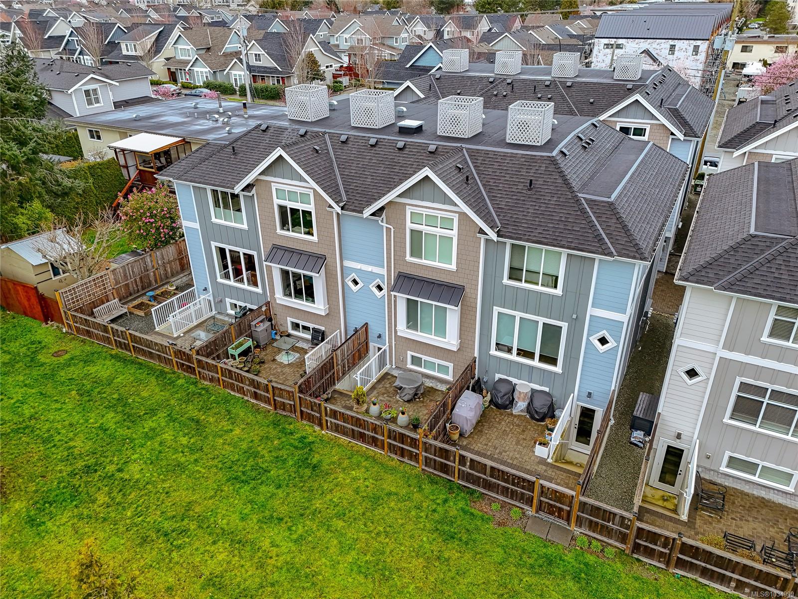 13-10480 Resthaven Drive, Sidney, BC, V8L 3H7 photo 3