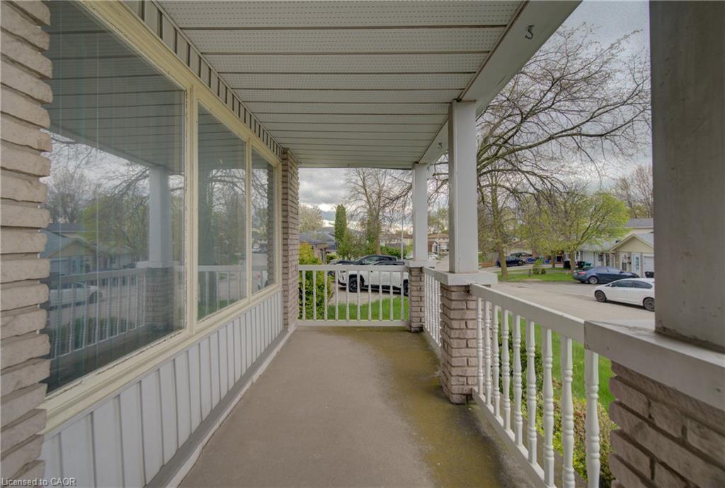207 Linden Drive, Cambridge, ON, N3H 4Y1 photo 2
