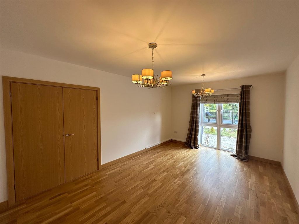 Additional image 11 of 5 bed detached house to rentMemorial Way, Off Thorpe Road, Peterborough PE3