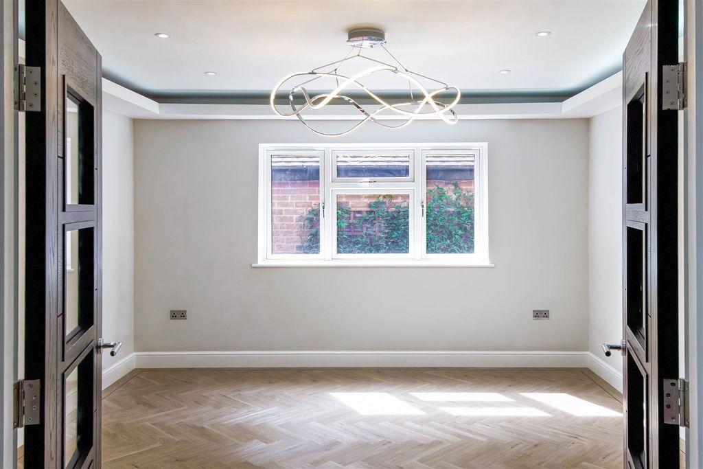 Additional image 9 of 5 bed detached house to rentLichfield Road, Four Oaks, Sutton Coldfield B74
