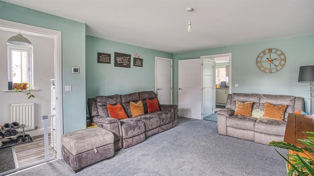 Additional image 9 of 3 bed detached house to rentRadcliffe Way, Littleover, Derby DE23