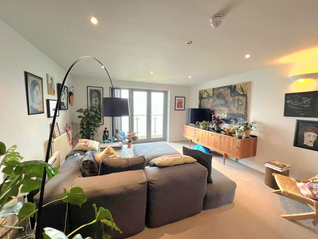 Additional image 3 of 3 bed flat to rentThe Strand, Falmouth TR11