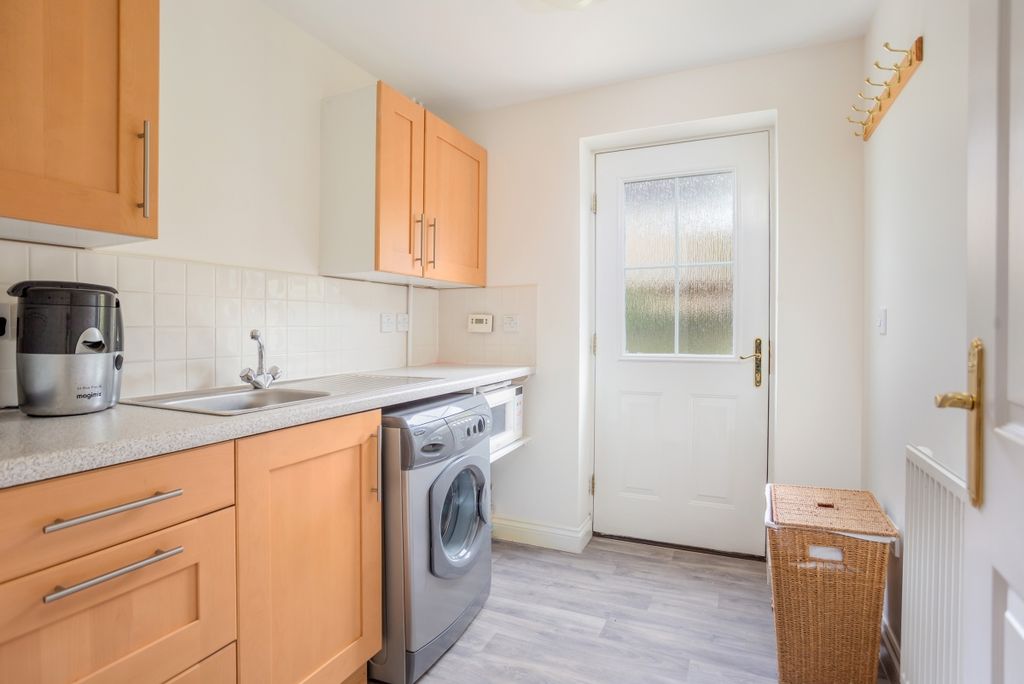 Additional image 7 of 4 bed end terrace house to rentOld College Road, Newbury RG14