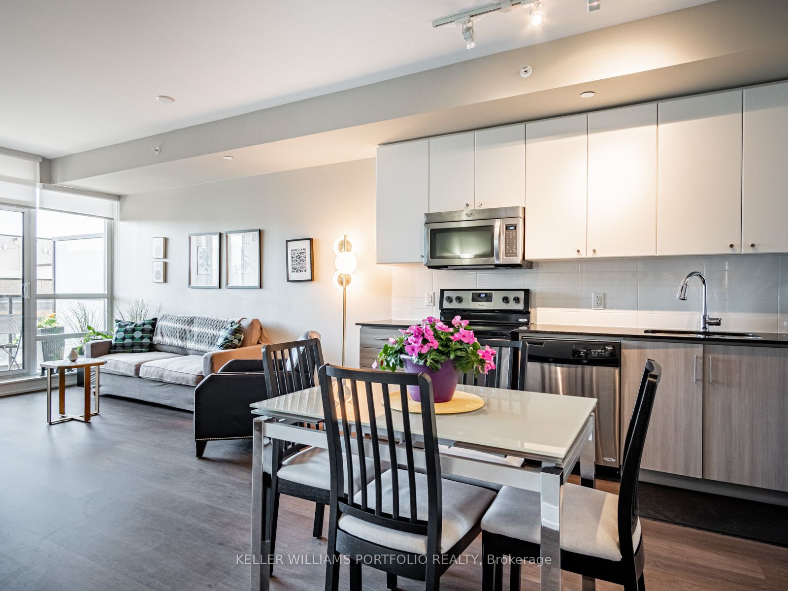 Additional image 5 of 405-8 Fieldway Road, Toronto, ON, M8Z 0C3