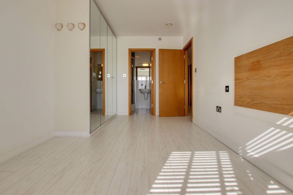 Additional image 6 of 2 bed flat to rent31 Harbour Reach, St Helier JE2