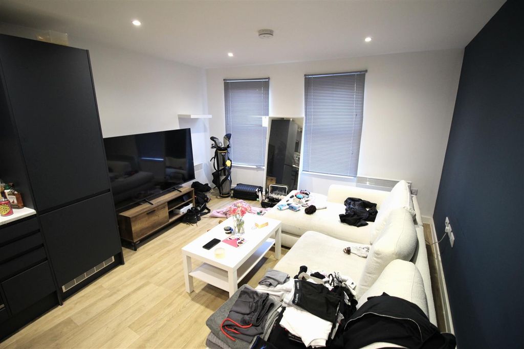 1 bed flat to rentWinifred Court, Prince George Street, Havant PO9