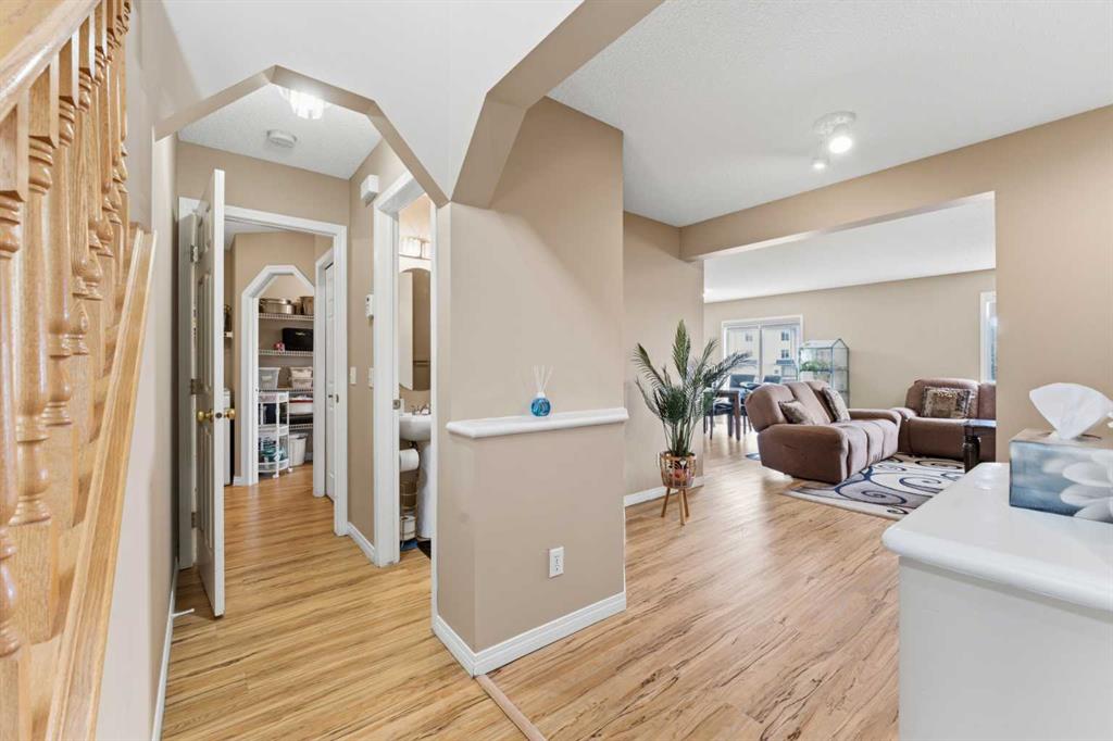 Additional image 3 of 21 Panamount Crescent NW, Calgary, AB, T3K 5L7
