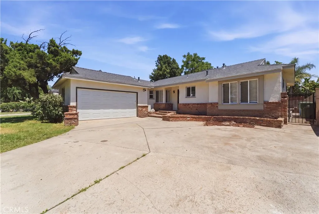 10944 Haskell Avenue, Granada Hills, CA 91344 photo 2