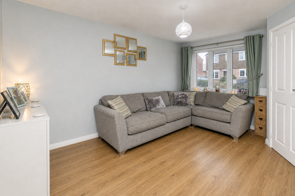 Additional image 2 of 3 bed semi-detached house to rentSiskin Grove, Leighton Buzzard LU7