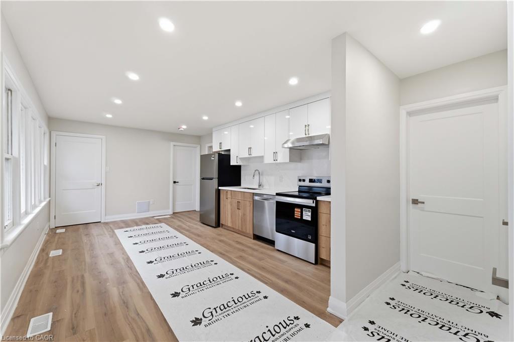 1-124 Mcelroy Road E, Hamilton, ON, L9A 1Y9