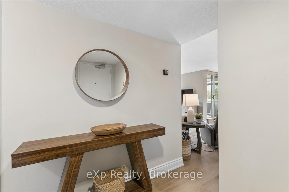 Additional image 3 of 403-39 Stavebank Road N, Mississauga, ON, L5G 4N7
