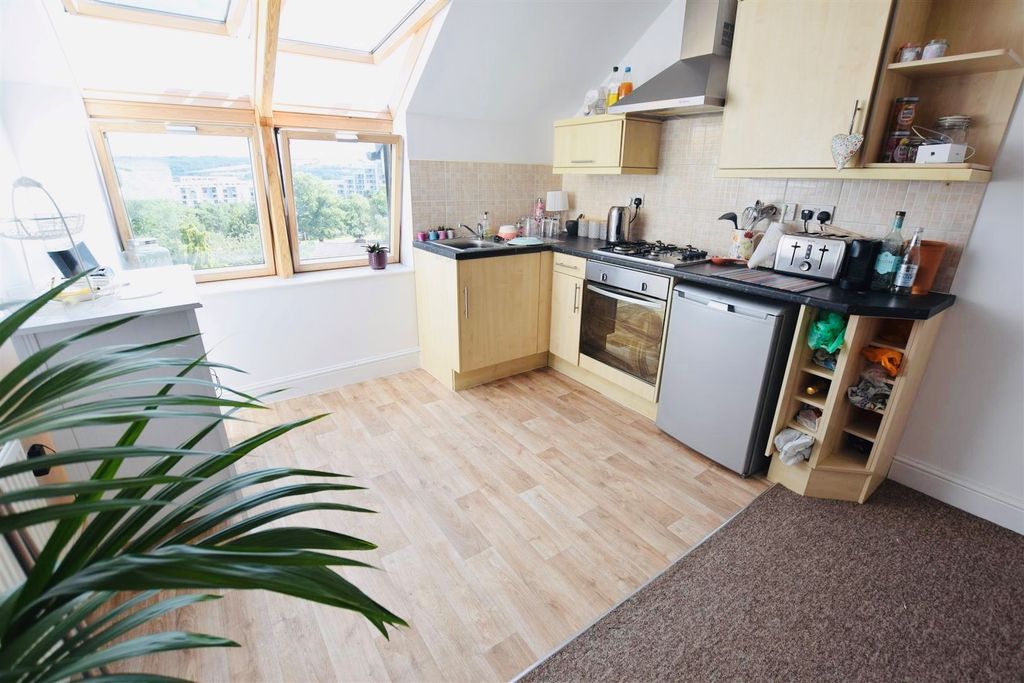 Additional image 2 of 2 bed flat to rentSouth Road, Bristol BS20