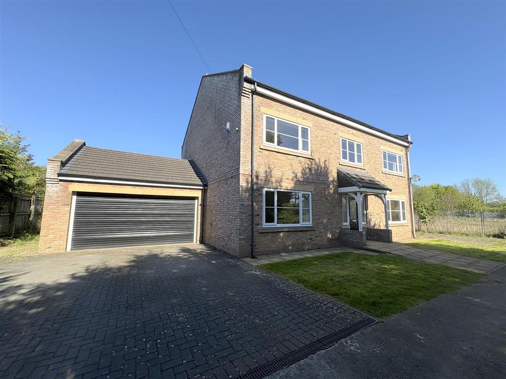 6 bed detached house to rentThe Spinney, Middleton St. George, Darlington DL2