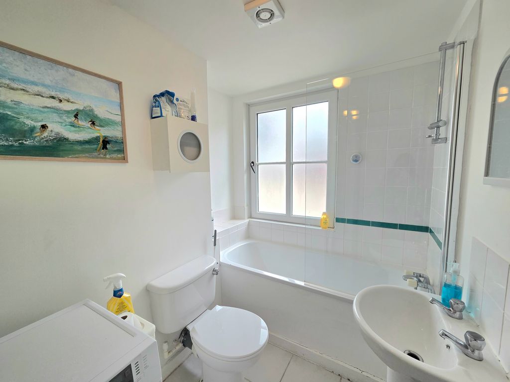 Additional image 10 of 2 bed flat to rentWellington Gardens, Falmouth TR11