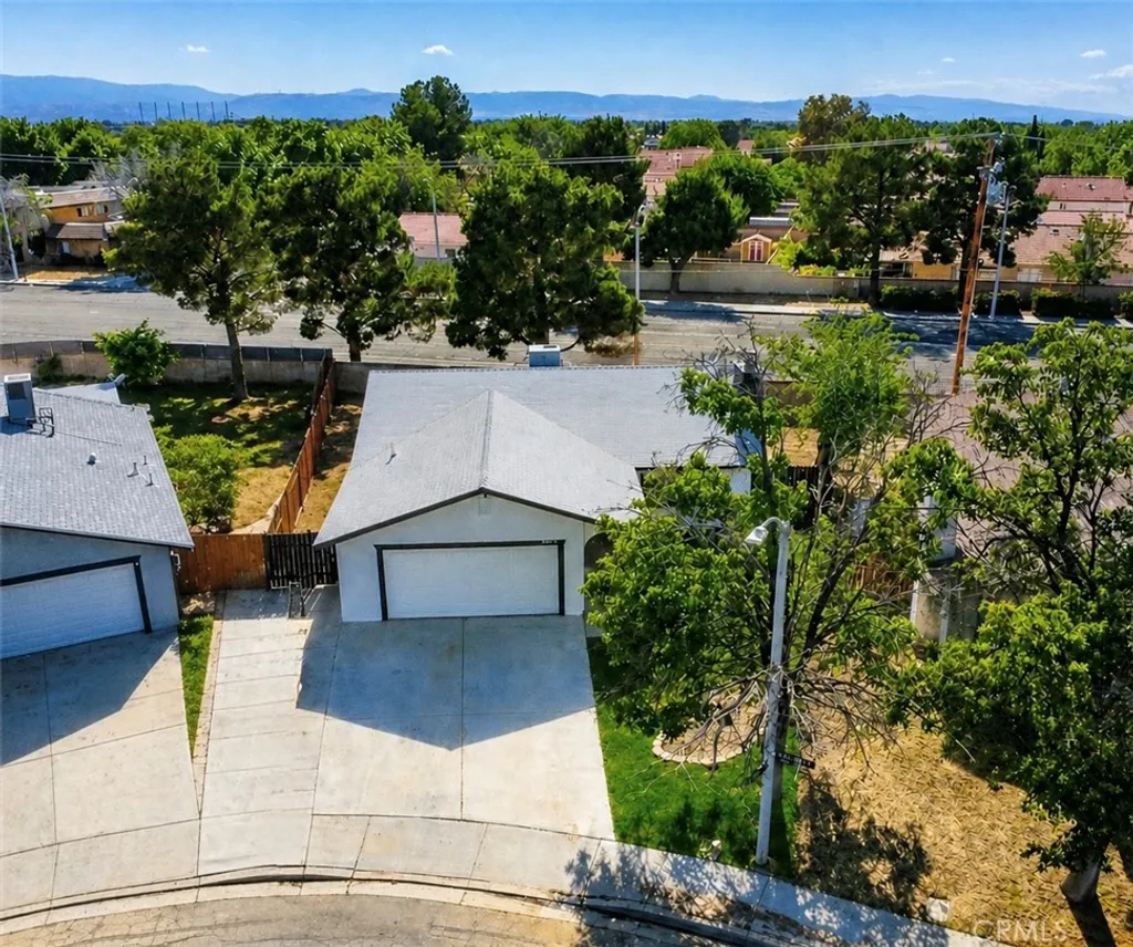 43815 Gillan Ave, Lancaster, CA 93535