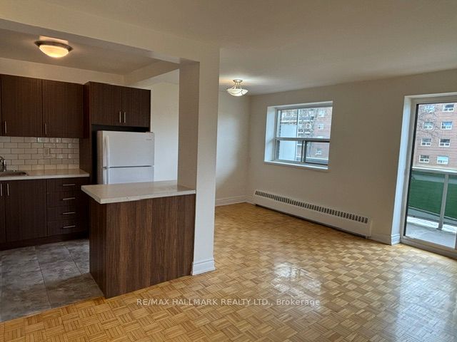 Additional image 2 of 2-201-515 North Service Road, Mississauga, ON, L5A 1B3