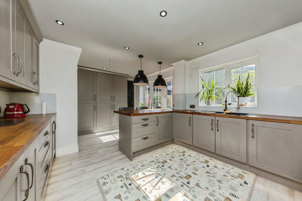 Additional image 7 of 4 bed detached house for saleOakdale Close, Wychwood Park, Weston, Crewe CW2