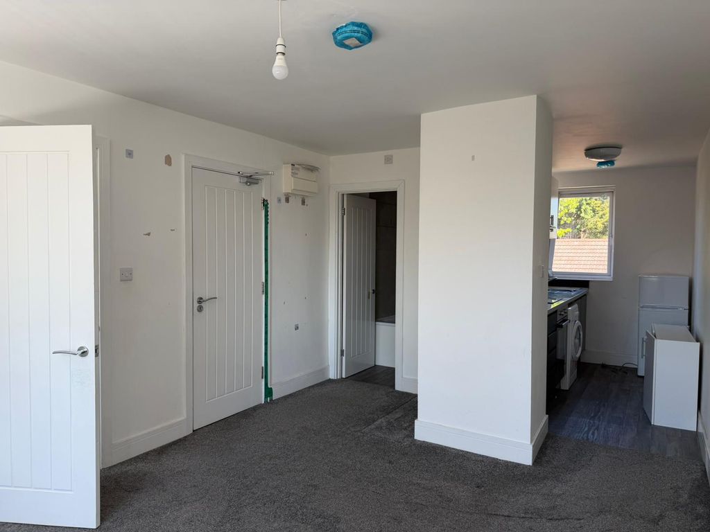 Additional image 13 of 8 bed flat to rentComberton Road, Kidderminster DY10
