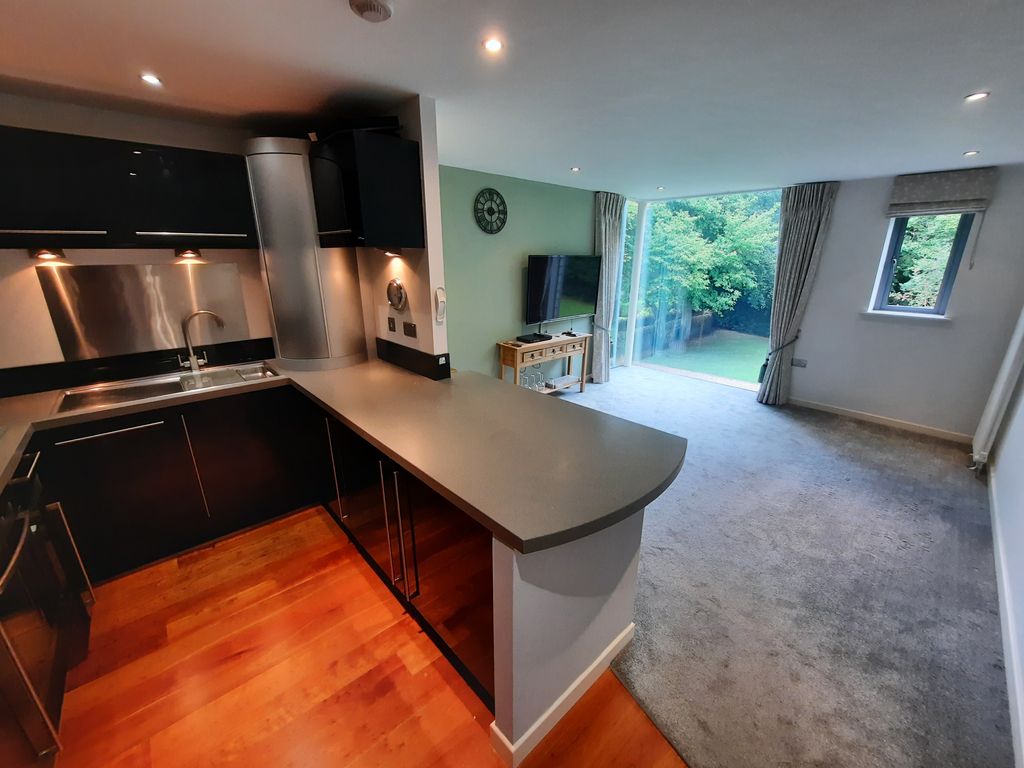 Additional image 2 of 2 bed flat to rentLanes, Yeovil BA22