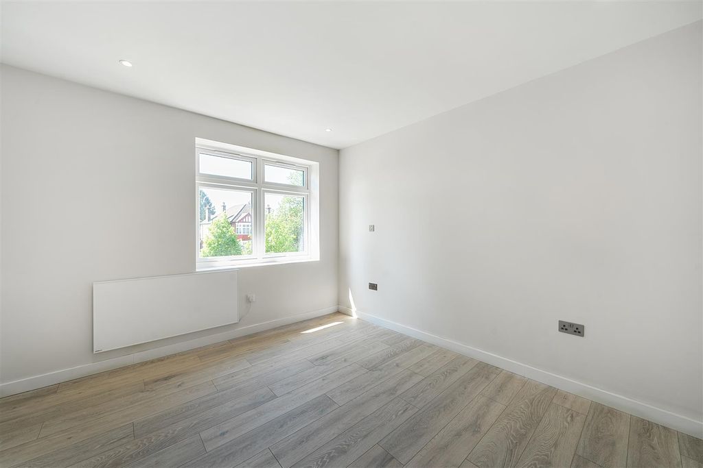 Additional image 5 of 2 bed flat to rentGunnersbury Avenue, London W5