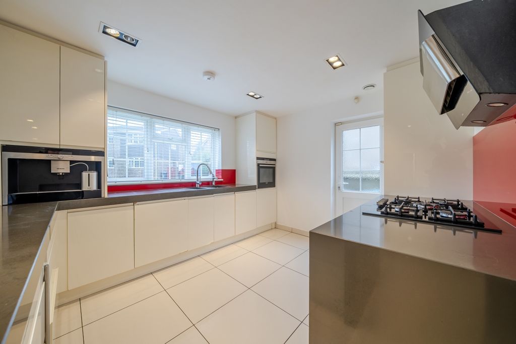 Additional image 4 of 5 bed detached house to rentDrummond Close, Haywards Heath RH16