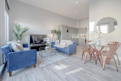 Flat 1-7 Avenir Heights, Avenir Heights, Station Approach Road, Coulsdon CR5
