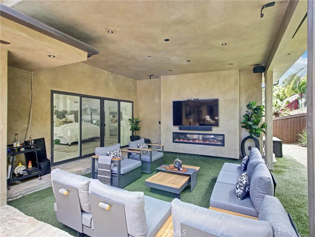 Additional image 50 of 4557 Don Timoteo Drive, Los Angeles, CA 90008