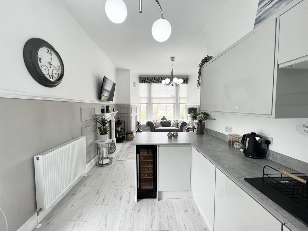Additional image 5 of 2 bed flat for sale27 Academy Court, Irvine KA12
