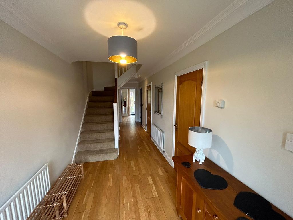 Additional image 16 of 4 bed detached house to rentCarisbrooke Road, Leeds, West Yorkshire LS16