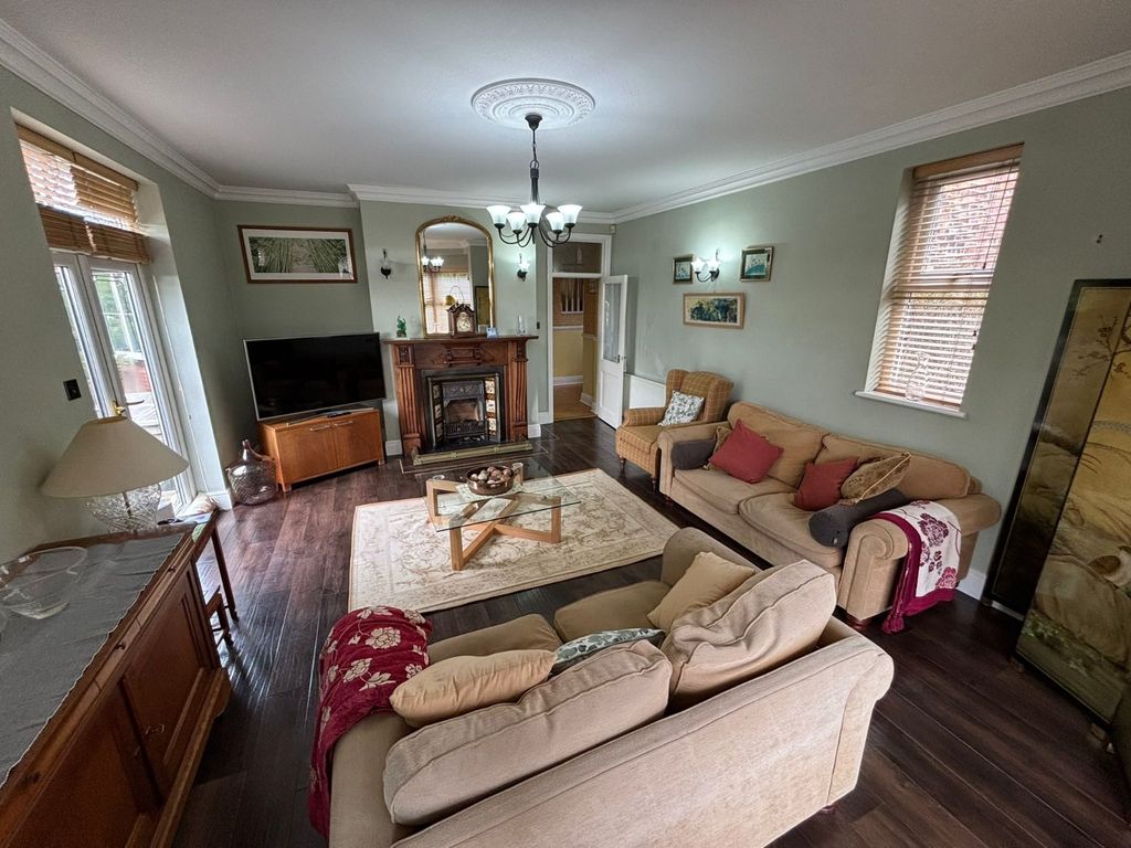 Additional image 4 of 4 bed detached house to rentCastle Road, Cottingham, East Yorkshire HU16