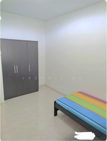 30 Holland Close photo 4