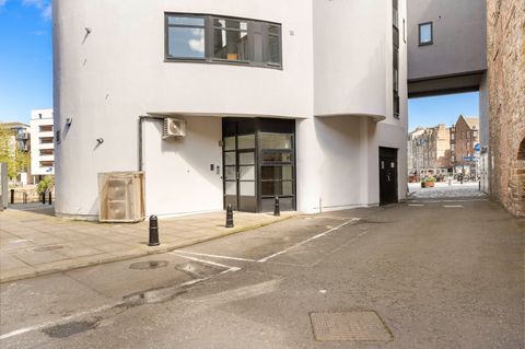 82/4 Shore, Edinburgh EH6