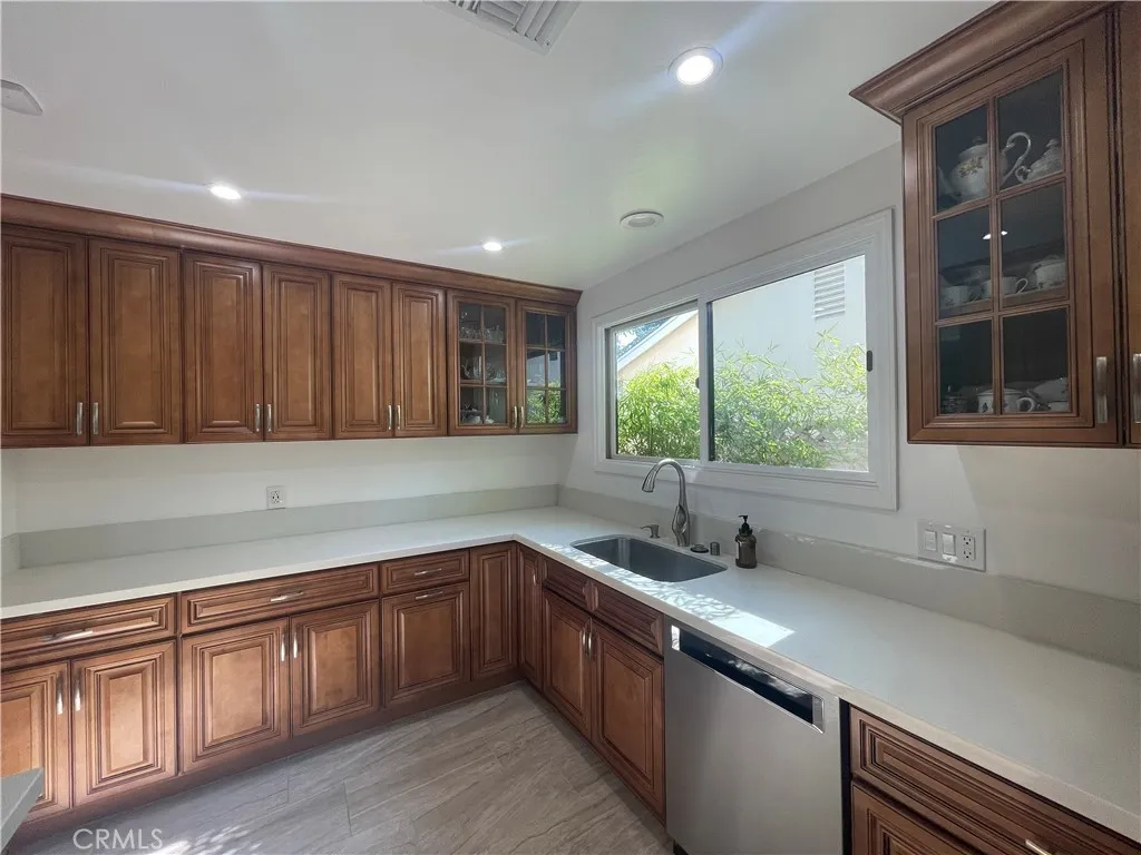 Additional image 6 of 23507 Sylvan St, Woodland Hills, CA 91367