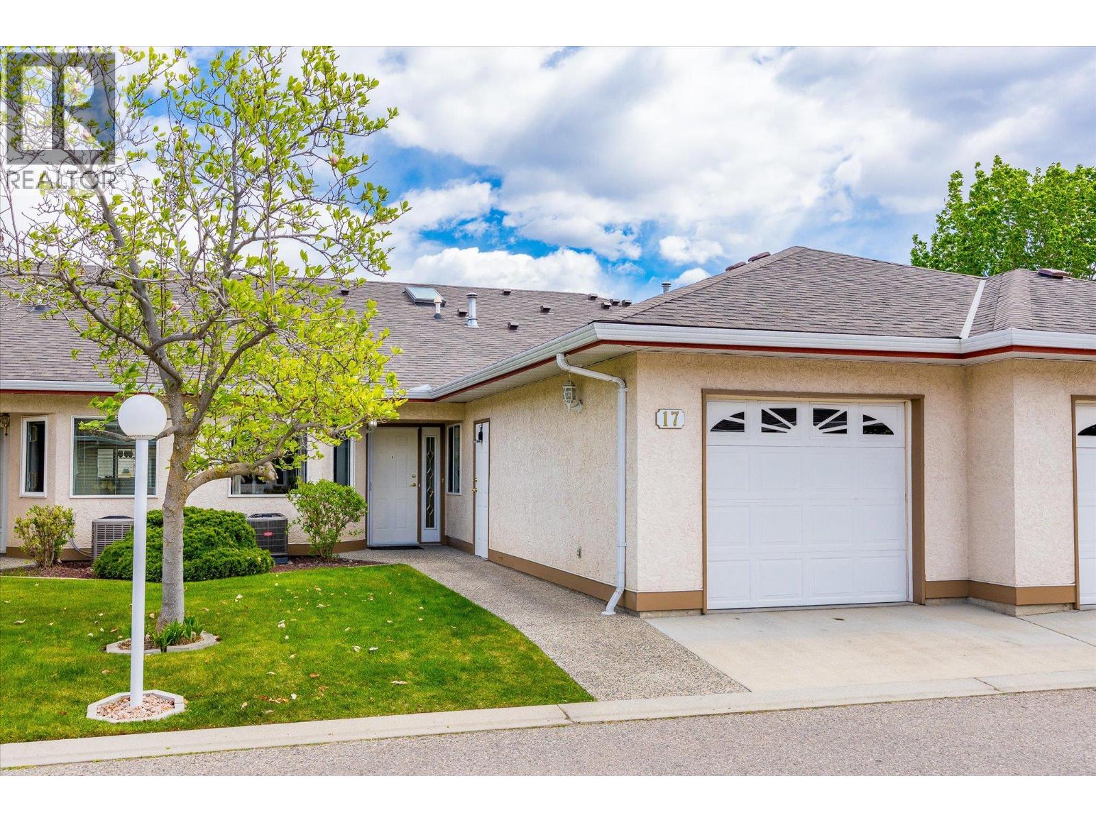 17-1874 Parkview Crescent, Kelowna, BC, V1X7G6