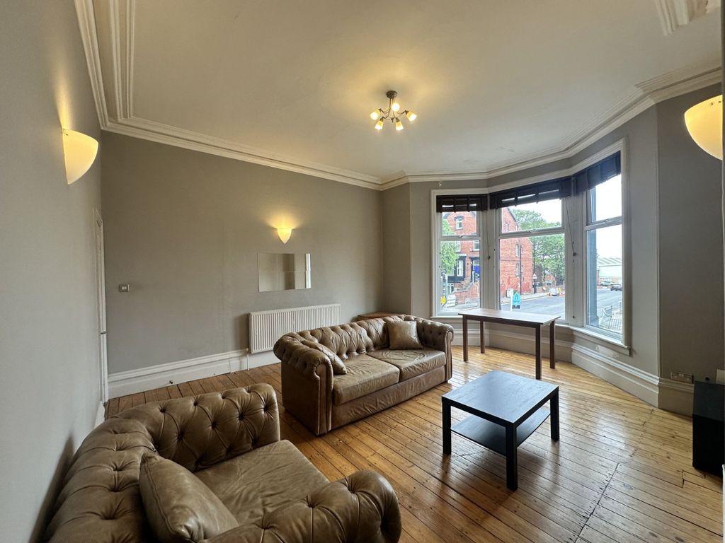 Additional image 9 of 2 bed flat to rentSt. Michaels Grove, Headingley, Leeds LS6