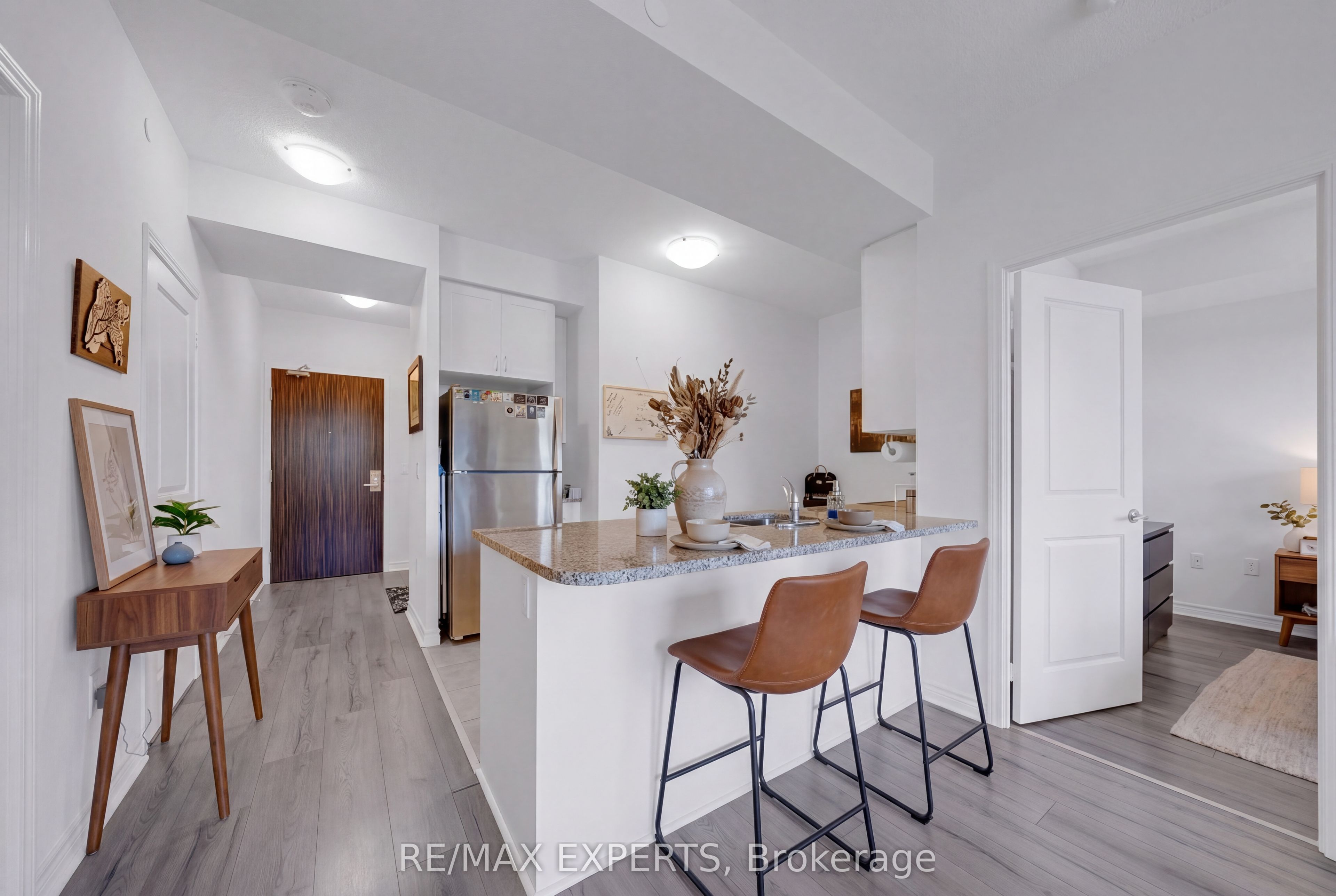 Additional image 3 of 201-349 Rathburn Road W, Mississauga, ON, L5B 0G9