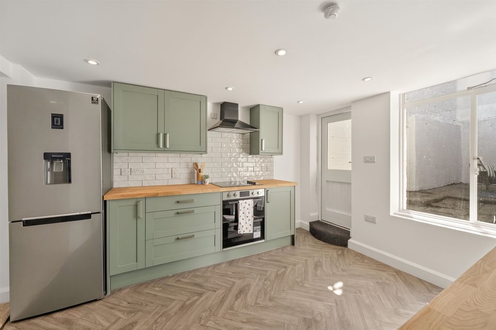 Additional image 3 of 3 bed flat for saleHigh Street, Ross-On-Wye, Herefordshire HR9